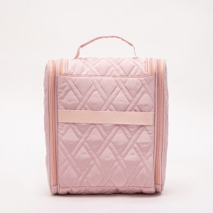 Fashion pink casual large capacity functional lady’s quilted cosmetic wash bag