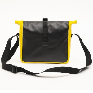 Large capacity fashion leisure outdoor of waterproof shoulder bag